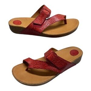 Nurture Camdenn Red Leather Embossed Slip On Comfort Sandals Women’s Size 9.5